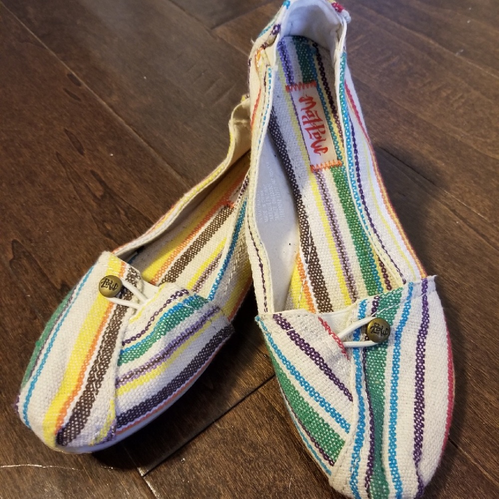 Multicolored slip on flats